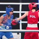 22.04.2021. Kielce. Młodzieżowe Mistrzostwa Świata Kobiet i Mężczyzn w Boksie. Finał wagi muszej (48 kg): Natalia Kuczewska (Polska, czerwony strój) vs. Gitika (Indie, niebieski strój) / Wiktor Taszlow / Radio Kielce