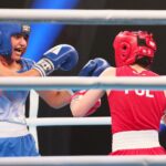 22.04.2021. Kielce. Młodzieżowe Mistrzostwa Świata Kobiet i Mężczyzn w Boksie. Finał wagi muszej (48 kg): Natalia Kuczewska (Polska, czerwony strój) vs. Gitika (Indie, niebieski strój) / Wiktor Taszlow / Radio Kielce