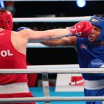 23.04.2021. Kielce. Finał kategorii ciężkiej Młodzieżowych Mistrzostw Świata Kobiet i Mężczyzn w Boksie. Na zdjęciu (od lewej): Jakub Straszewski i Jorge Luis Felimona Lobaina / Wiktor Taszłow / Radio Kielce