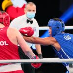 23.04.2021. Kielce. Finał kategorii ciężkiej Młodzieżowych Mistrzostw Świata Kobiet i Mężczyzn w Boksie. Na zdjęciu (od lewej): Jakub Straszewski i Jorge Luis Felimona Lobaina / Wiktor Taszłow / Radio Kielce