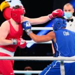 23.04.2021. Kielce. Finał kategorii ciężkiej Młodzieżowych Mistrzostw Świata Kobiet i Mężczyzn w Boksie. Na zdjęciu (od lewej): Jakub Straszewski i Jorge Luis Felimona Lobaina / Wiktor Taszłow / Radio Kielce