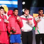 23.04.2021. Kielce. Finał kategorii ciężkiej Młodzieżowych Mistrzostw Świata Kobiet i Mężczyzn w Boksie. Na zdjęciu (od lewej): Jakub Straszewski, Jorge Luis Felimona Lobaina, Ramazan Dadaev i Vishal Gupta / Wiktor Taszłow / Radio Kielce