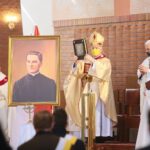 24.04.2021. Parafia św. Józefa Robotnika w Kielcach. Msza za dar błogosławionego ks. Michaela J. McGivneya. Na zdjęciu (w środku):  biskup Jan Piotrowski / Wiktor Taszłow / Radio Kielce