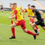 24.04.2021. Kielce. 26. kolejka Fortuna 1. Ligi Korona Kielce - ŁKS Łódź. Na zdjęciu (z lewej): Dawid Lisowski / Wiktor Taszłow / Radio Kielce