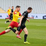 24.04.2021. Kielce. 26. kolejka Fortuna 1. Ligi Korona Kielce - ŁKS Łódź. Na zdjęciu (z lewej): Jakub Łukowski / Wiktor Taszłow / Radio Kielce