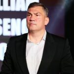 23.04.2021. Kielce. Finał kategorii ciężkiej Młodzieżowych Mistrzostw Świata Kobiet i Mężczyzn w Boksie. Na zdjęciu: Dariusz Michalczewski / Wiktor Taszłow / Radio Kielce