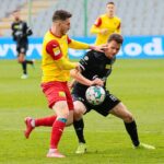 24.04.2021. Kielce. 26. kolejka Fortuna 1. Ligi Korona Kielce - ŁKS Łódź. Na zdjęciu (z lewej): Jakub Łukowski / Wiktor Taszłow / Radio Kielce