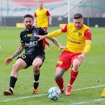 24.04.2021. Kielce. 26. kolejka Fortuna 1. Ligi Korona Kielce - ŁKS Łódź. Na zdjęciu (z prawej): Jakub Łukowski / Wiktor Taszłow / Radio Kielce