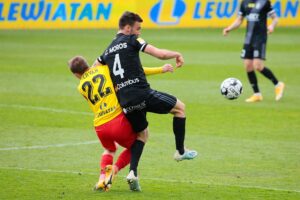 24.04.2021. Kielce. 26. kolejka Fortuna 1. Ligi Korona Kielce - ŁKS Łódź. Na zdjęciu (z lewej): Marko Pervan / Wiktor Taszłow / Radio Kielce