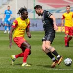 24.04.2021. Kielce. 26. kolejka Fortuna 1. Ligi Korona Kielce - ŁKS Łódź. Na zdjęciu (z lewej): Emile Thiakane / Wiktor Taszłow / Radio Kielce