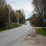 25.04.2021. Leszczyny. Droga, przy której ma powstać nowy chodnik / Wiktor Taszłow / Radio Kielce