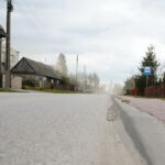 25.04.2021. Leszczyny. Droga, przy której ma powstać nowy chodnik / Wiktor Taszłow / Radio Kielce