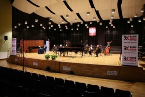 25.04.2021. Kielce. Koncert "Przed wielkim Konkursem Chopinowskim z orkiestrą kameralną Filharmonii Narodowej" / Wiktor Taszłow / Radio Kielce