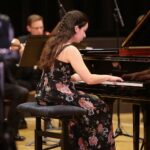 25.04.2021. Kielce. Koncert "Przed wielkim Konkursem Chopinowskim z orkiestrą kameralną Filharmonii Narodowej". Na zdjęciu: Michalina Rzeszutek / Wiktor Taszłow / Radio Kielce