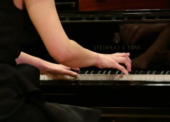 25.04.2021. Kielce. Koncert "Przed wielkim Konkursem Chopinowskim z orkiestrą kameralną Filharmonii Narodowej" / Wiktor Taszłow / Radio Kielce