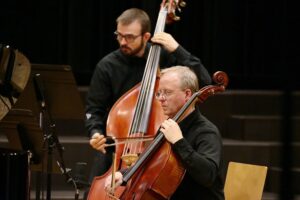 25.04.2021. Kielce. Koncert "Przed wielkim Konkursem Chopinowskim z orkiestrą kameralną Filharmonii Narodowej" / Wiktor Taszłow / Radio Kielce