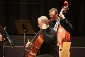 25.04.2021. Kielce. Koncert "Przed wielkim Konkursem Chopinowskim z orkiestrą kameralną Filharmonii Narodowej" / Wiktor Taszłow / Radio Kielce