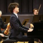 25.04.2021. Kielce. Koncert "Przed wielkim Konkursem Chopinowskim z orkiestrą kameralną Filharmonii Narodowej". Na zdjęciu: Mikołaj Plak / Wiktor Taszłow / Radio Kielce