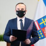 26.04.2021. Kielce. Uroczyste wręczenie umów stypendialnych w Urzędzie Marszałkowskim. Na zdjęciu: Piotr Kisiel - radny Rady Miasta Kielce / Wiktor Taszłow / Radio Kielce