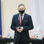 27.04.2021. Kielce. Rozstrzygnięcie konkursu plastycznego dla uczniów szkół podstawowych „112 - zawsze w gotowości”. Na zdjęciu: Zbigniew Koniusz - wojewoda świętokrzyski / Wiktor Taszlow / Radio Kielce
