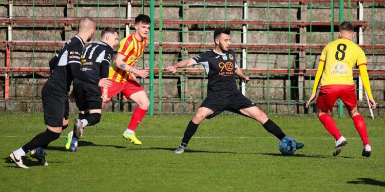 28.04.2021 Kielce. III liga. Mecz Korona II Kielce - KSZO Ostrowiec / Wiktor Taszłow / Radio Kielce