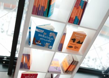 02.02.2021 Kielce. Dworzec autobusowy. Mediateka. Książki / Wiktor Taszłow / Radio Kielce