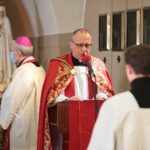 02.04.2021. Święty Krzyż. Kaplica zakonna Misjonarzy Oblatów Maryi Niepokalanej. Nabożeństwo drogi krzyżowej pod przewodnictwem biskupa sandomierskiego Krzysztofa Nitkiewicza / Wiktor Taszłow / Radio Kielce