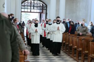 02.04.2021. Święty Krzyż. Liturgia Męki Pańskiej / Wiktor Taszłow / Radio Kielce