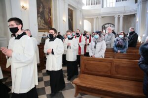 02.04.2021. Święty Krzyż. Liturgia Męki Pańskiej / Wiktor Taszłow / Radio Kielce