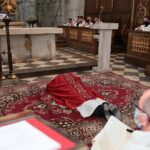 02.04.2021. Święty Krzyż. Liturgia Męki Pańskiej / Wiktor Taszłow / Radio Kielce