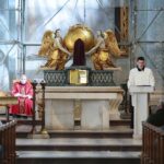 02.04.2021. Święty Krzyż. Liturgia Męki Pańskiej / Wiktor Taszłow / Radio Kielce