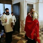 02.04.2021. Święty Krzyż. Liturgia Męki Pańskiej / Wiktor Taszłow / Radio Kielce