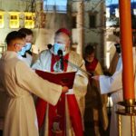 03.04.2021 Kielce. Katedra. Liturgia Wigilii Paschalnej. Na zdjęciu (w środku): biskup Andrzej Kaleta / Wiktor Taszłow / Radio Kielce