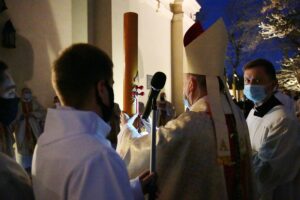 03.04.2021 Kielce. Katedra. Liturgia Wigilii Paschalnej / Wiktor Taszłow / Radio Kielce