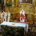 03.04.2021 Kielce. Katedra. Liturgia Wigilii Paschalnej. Na zdjęciu (w środku): biskup Andrzej Kaleta / Wiktor Taszłow / Radio Kielce