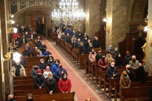 03.04.2021 Kielce. Katedra. Liturgia Wigilii Paschalnej / Wiktor Taszłow / Radio Kielce