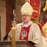 03.04.2021 Kielce. Katedra. Liturgia Wigilii Paschalnej. Na zdjęciu: biskup Andrzej Kaleta / Wiktor Taszłow / Radio Kielce