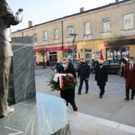 10.04.2021. Kielce. Uroczystości upamiętniające 11. rocznicę katastrofy smoleńskiej. Na zdjęciu od prawej: Krzysztof Słoń - senator PiS, Krzysztof Lipiec - poseł PiS, Marek Kwitek - poseł PiS, Tadeusz Kozior - kielecki radny / Wiktor Taszłow / Radio Kielce