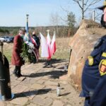 10.04.2021. Kielce. Uroczystości upamiętniające 11. rocznicę katastrofy smoleńskiej. Kwiaty składa Krzysztof Słoń - senator / Wiktor Taszłow / Radio Kielce