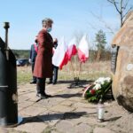 10.04.2021. Kielce. Uroczystości upamiętniające 11. rocznicę katastrofy smoleńskiej. Kwiaty składa Krzysztof Słoń - senator / Wiktor Taszłow / Radio Kielce