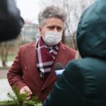 13.04.2021 Kielce. Złożenie kwiatów przed pomnikiem Zbrodni Katyńskiej na cmentarzu Partyzanckim. Na zdjęciu: Krzysztof Słoń - senator / Wiktor Taszłow / Radio Kielce