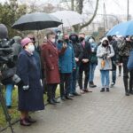 13.04.2021 Kielce. Złożenie kwiatów przed pomnikiem Zbrodni Katyńskiej na cmentarzu Partyzanckim / Wiktor Taszłow / Radio Kielce