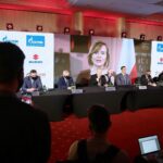 13.04.2021. Kielce. Konferencja dotycząca Młodzieżowych Mistrzostw Świata w boksie w Kielcach. Na zdjęciu (od lewej): Tomasz Jamka - członek zarządu Województwa Świętokrzyskiego, Andrzej Bętkowski - marszałek województwa świętokrzyskiego, Grzegorz Nowaczek - prezes Polskiego Związku Bokserskiego, Umar Kremlev - prezydent Światowej Organizacji Boksu Olimpijskiego, Istvan Kovacs - sekretarz generalny AIBA, Piotr Dulnik - prezes Suzuki Motor Poland, Bogdan Wenta - prezydent Kielc / Wiktor Taszłow / Radio Kielce