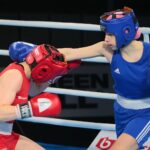 14.04.2021. Kielce. Młodzieżowe Mistrzostwa Świata Kobiet i Mężczyzn w Boksie. Na zdjęciu: Julia Szeremeta (Polska; czerwony strój) vs. Bojana Gojkovic (Czarnogóra; niebieski strój) / Wiktor Taszłow / Radio Kielce