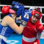 14.04.2021. Kielce. Młodzieżowe Mistrzostwa Świata Kobiet i Mężczyzn w Boksie. Na zdjęciu: Julia Szeremeta (Polska; czerwony strój) vs. Bojana Gojkovic (Czarnogóra; niebieski strój) / Wiktor Taszłow / Radio Kielce