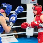 14.04.2021. Kielce. Młodzieżowe Mistrzostwa Świata Kobiet i Mężczyzn w Boksie. Na zdjęciu: Julia Szeremeta (Polska; czerwony strój) vs. Bojana Gojkovic (Czarnogóra; niebieski strój) / Wiktor Taszłow / Radio Kielce