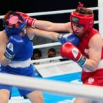14.04.2021. Kielce. Młodzieżowe Mistrzostwa Świata Kobiet i Mężczyzn w Boksie. Na zdjęciu: Julia Szeremeta (Polska; czerwony strój) vs. Bojana Gojkovic (Czarnogóra; niebieski strój) / Wiktor Taszłow / Radio Kielce