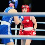 14.04.2021. Kielce. Młodzieżowe Mistrzostwa Świata Kobiet i Mężczyzn w Boksie. Na zdjęciu: Julia Szeremeta (Polska; czerwony strój) vs. Bojana Gojkovic (Czarnogóra; niebieski strój) / Wiktor Taszłow / Radio Kielce
