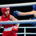 14.04.2021. Kielce. Młodzieżowe Mistrzostwa Świata Kobiet i Mężczyzn w Boksie. Na zdjęciu: Julia Szeremeta (Polska; czerwony strój) vs. Bojana Gojkovic (Czarnogóra; niebieski strój) / Wiktor Taszłow / Radio Kielce