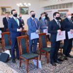 20.004.2021. Kielce. Przekazanie samorządom dofinansowania na ochronę wąwozów lessowych / Wiktor Taszłow / Radio Kielce